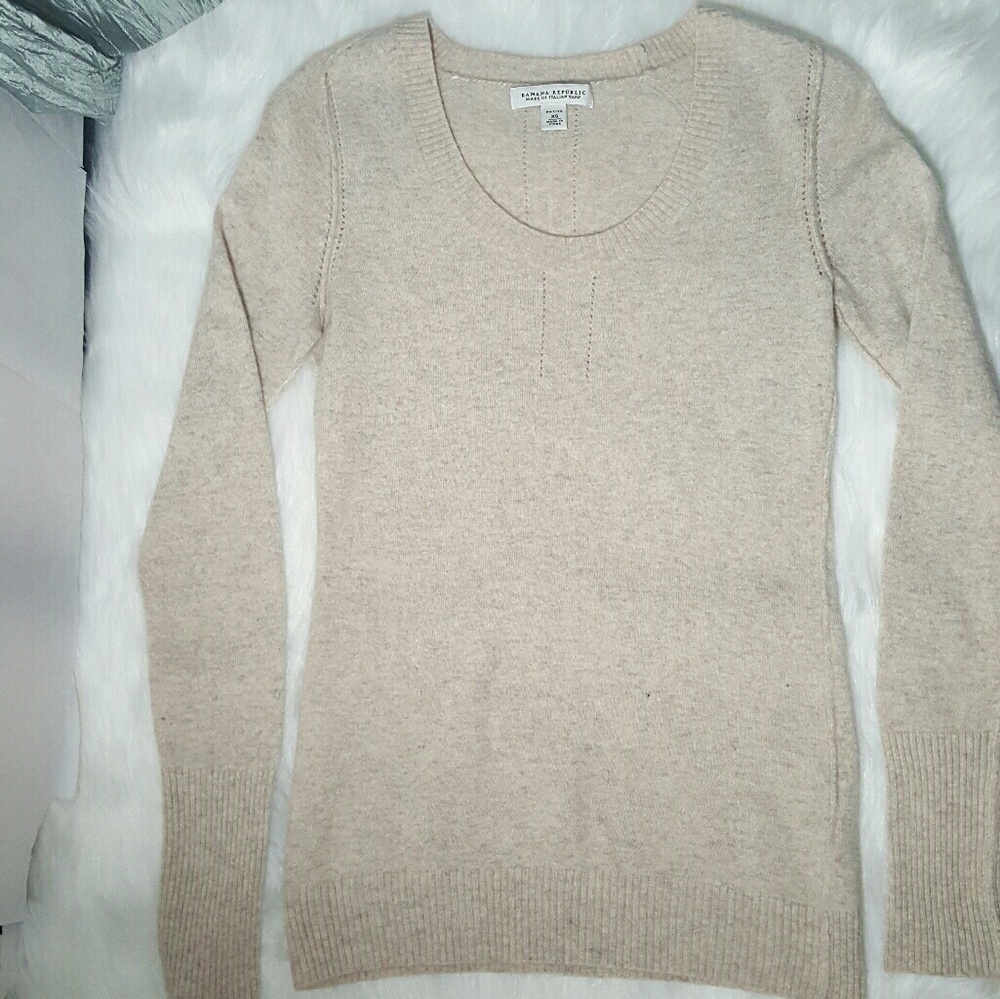 Banana Republic crew neck sweater